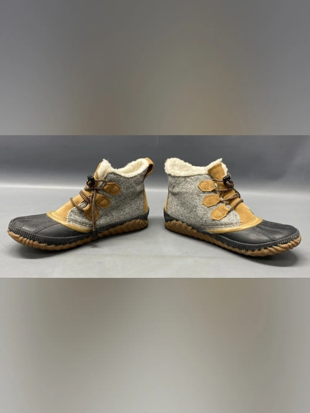 Sorel Youth Unisex Out N About Plus Boots Size 6 Used Excellent
